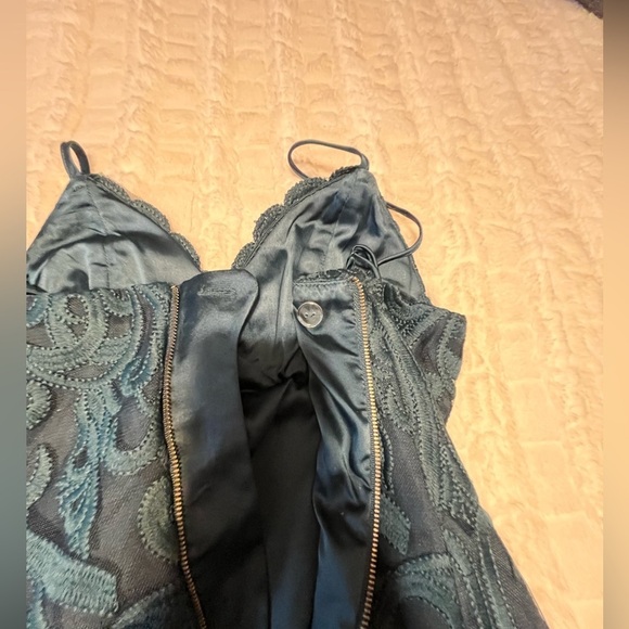 Bardot Gia Lace Midi Dress-NWT Size 4-Party/Holiday Dazzle - Picture 14 of 16